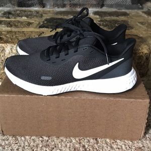 Nike women’s revolution 5 - Black